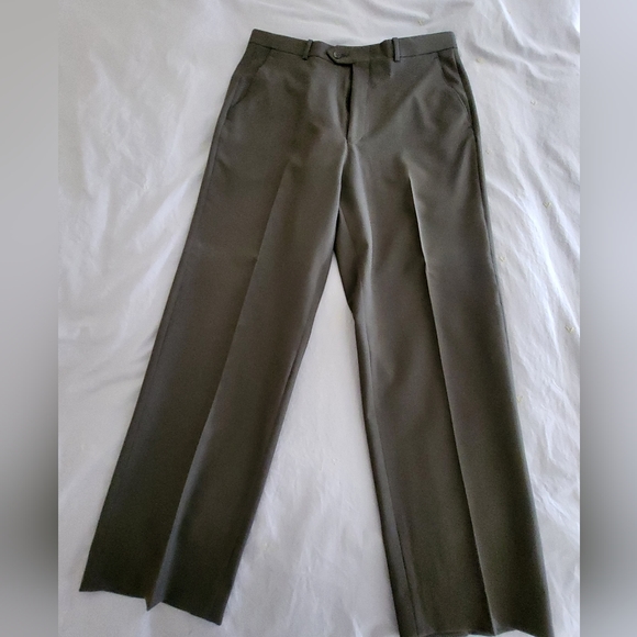 Almost New Men's Suit - 40 - Picture 7 of 14